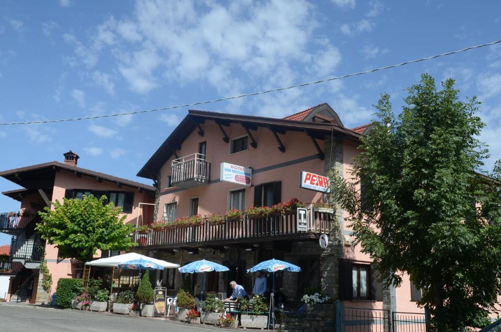 Albergo Ristorante Da Piercarlo Brallo Di Pregola Exterior photo