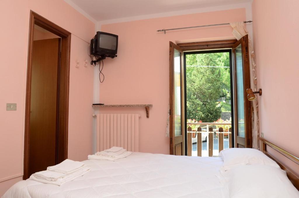 Albergo Ristorante Da Piercarlo Brallo Di Pregola Room photo
